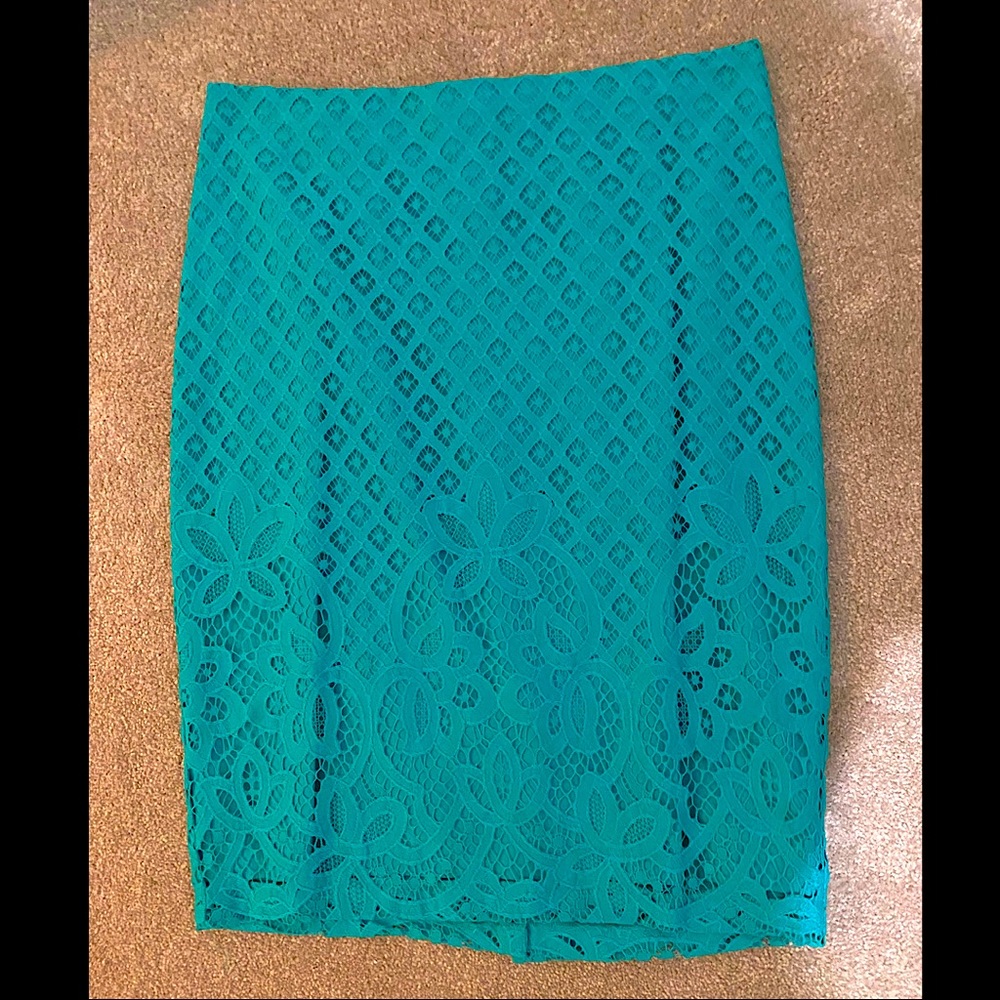LOFT Lace Pencil Skirt (Size 4)